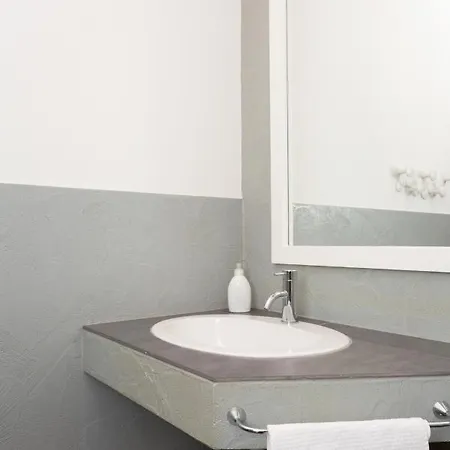 La Maison Des Lions Vacanze Accesso Diretto Localita Apartment Cannobio